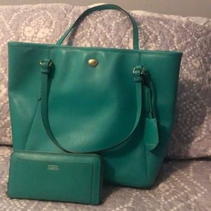 Large turquoise coach bag with matching wallet